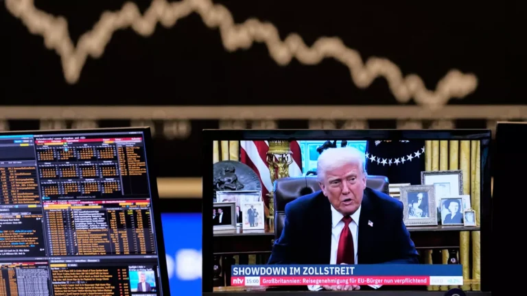 Global Economy Shakes Off Tariff Shocks Amid Tech-Driven Boom