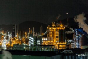 Kemiska fabriker i Yeosu, Sydkorea, upplysta på natten